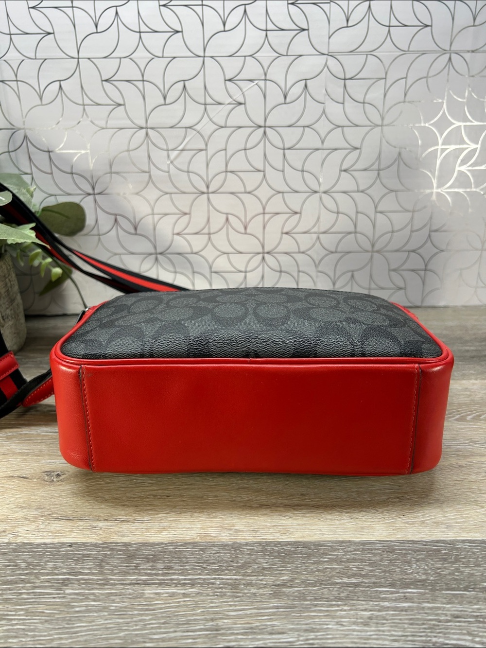 5770 NWOT Coach Black Signature Crossbody with Red Trim 245770 - Picture 3 of 16